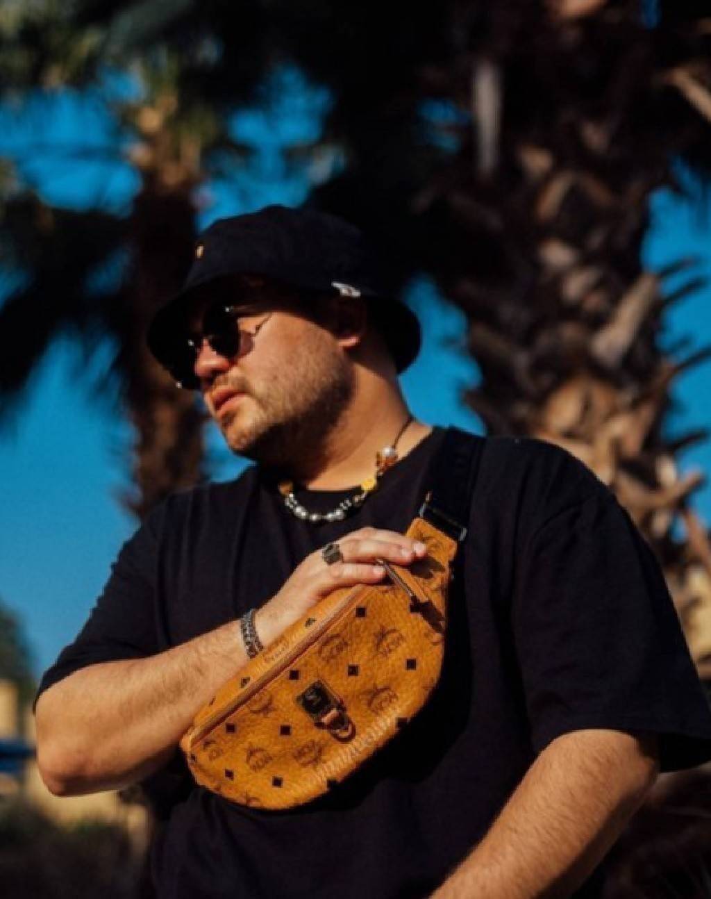 M.C.M FURSTEN BELT BAG IN VISETOS กระเป๋าคาดอกยอดฮิต หนุ่มๆสาวๆใช้ได้ไม่มีเบื่อ รุ่นขายดี ลายวิเซโต้เอกลักษณ์ ทั้งสปอร์ตและดูหรูในตัว ใช้งานง่าย ได้ทุกลุค วัสดุหนังแคนวาสคุณภาพดี มีช่องซิปหลัก และซิปด้านหลังกระเป๋า ภายในเป็นช่องโล่งบุผ้าซับอย่างดี รุ่น un