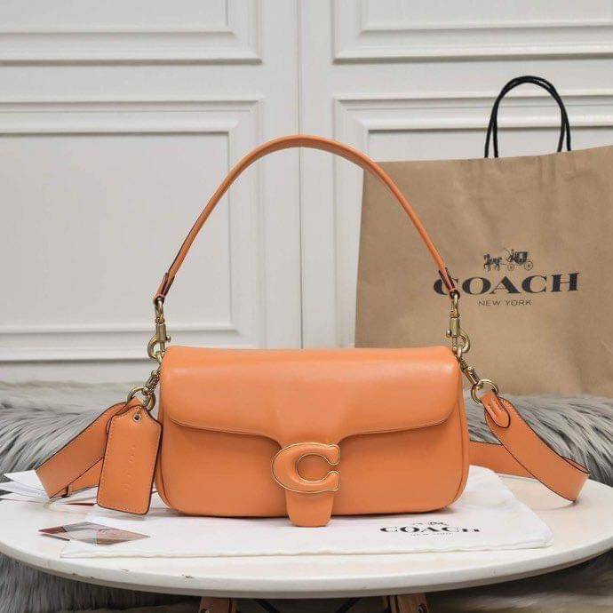 COACH PILLOW TABBY SHOULDER BAG 26 ไซส์ใหญ่ จุของได้ล้นๆ มาใหม่ขายดีที่สุด หนัง nappa หนานิ่ม นุ่มมากๆ พร้อมโลโก้รุ่นใหม่ด้วยเช่นกัน เพิ่มความหรู ดูดีเข้าไปอีกค่ะ