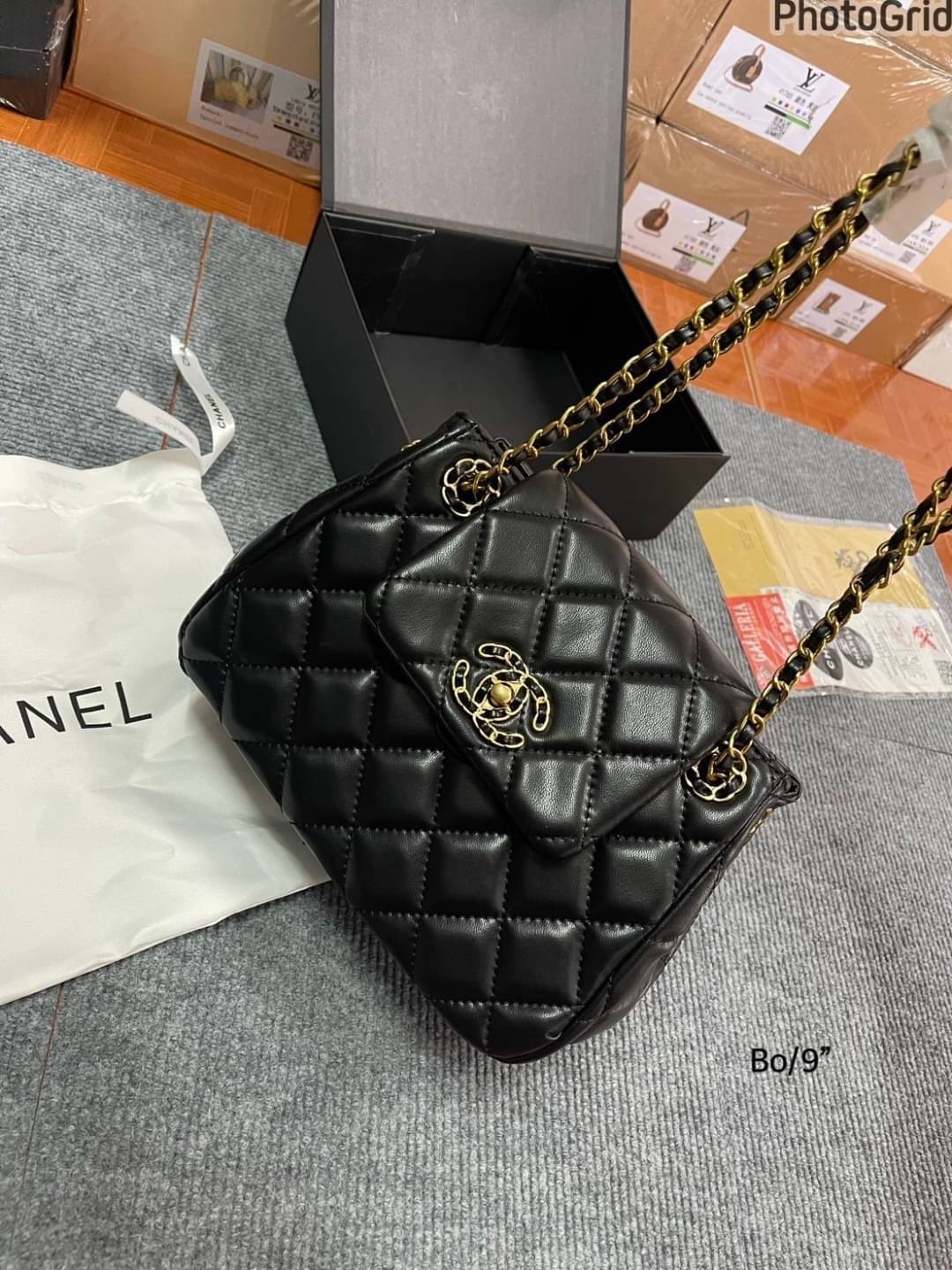 Chanel Flap Bag On Chain กระเป๋าสะพายสีดำคลาสสิก มาพร้อมสายโซ่สีทองสลับหนัง ใบขนาดกำลังสวย ใช้ถือออกงานคือปังมากกก รีบคว้าด่วนค่ะ!!