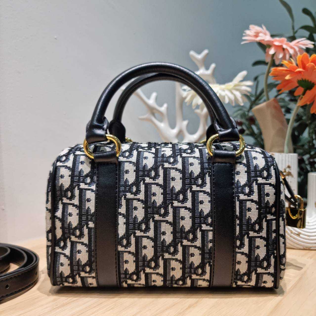 DIOR Groove 20 Bag / Dior Keepall Oblique Jacquard กระเป๋ารุ่นใหม่สุดคลาสสิค ดูดีและมีเทส รูปทรงหมอนยอดฮิต เกรดวีไอพี ไฮเอน 1:1 ใช้งานต่างประเทศได้