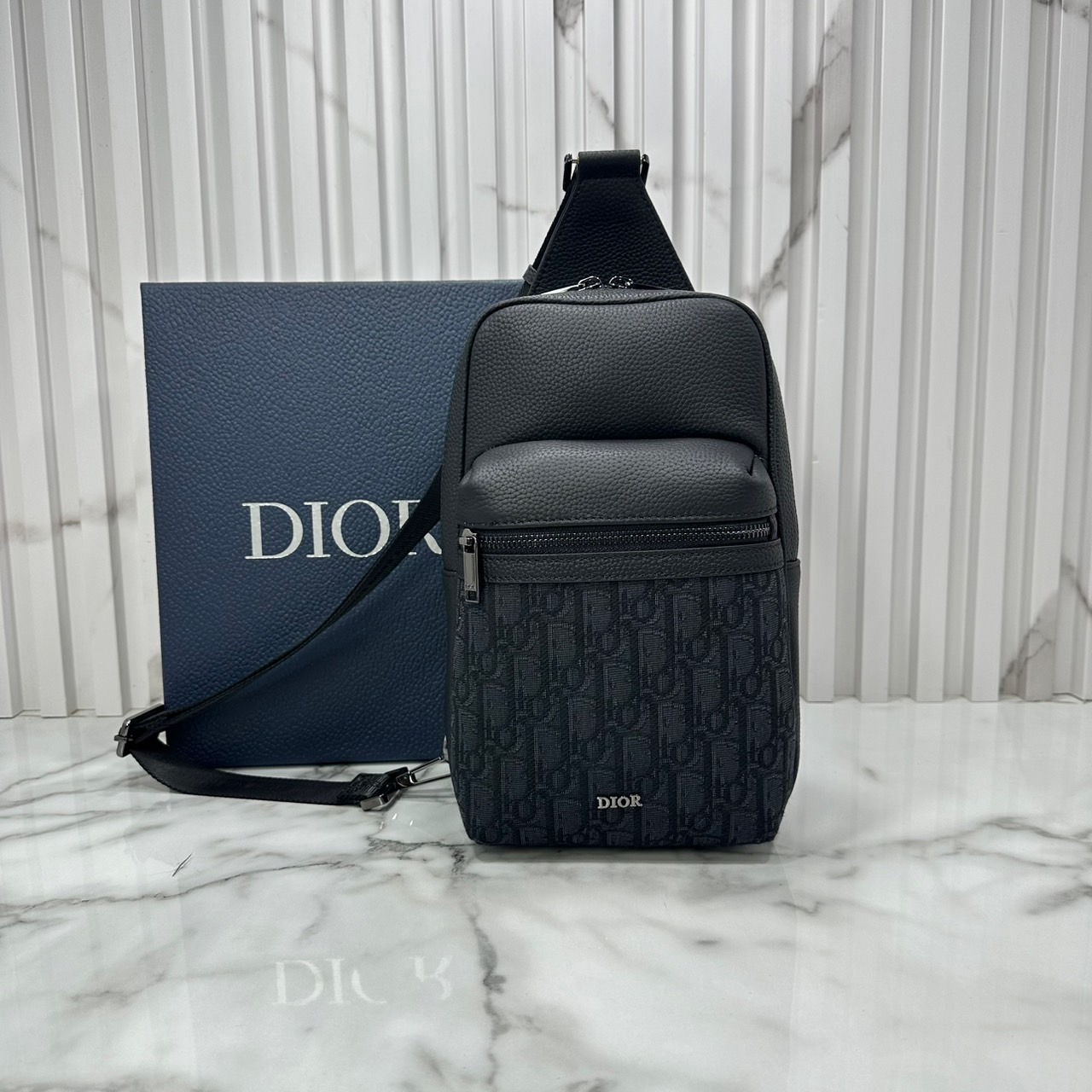 DIOR Sling Bag Rider 2.0 Oblique jacquard fabric กระเป๋าสะพายคาดอก หนังแท้ แคนวาสแท้ สง่างามเหนือกาลเวลา มีไว้ไม่มีเอาท์ ท่านชายควรมีมากค่ะ
