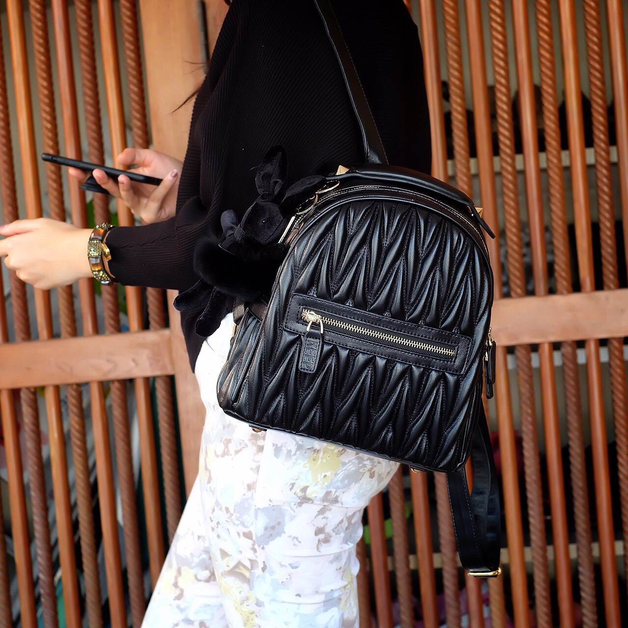 ฮิต!! จนต้อง ทำสีเพิ่ม 🌈🌈 KEEP ' Paris ' backpack 🎒👟 เป้ หนังแกะแท้ ระดับตำนาน ที่ครองใจสาวๆ เป็นอันดับหนึ่ง งานดี งานคุ้ม ต้องใบนี้เลย =>> กระเป๋า หนังแกะแท้เนื้อดี งาน handmade เย็บแบบฝีมือต่อฝีมือ เพิ่อให