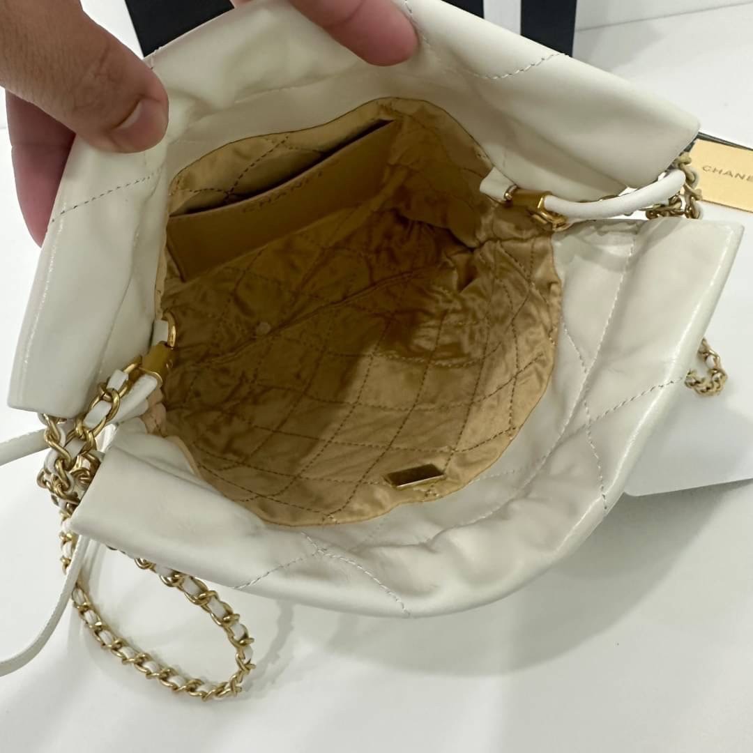 CHANEL 22 MINI HANDBAG Shiny Calfskin & Gold-Tone Metal พร้อมส่ง เกรดออริจินอล สลับของแท้ ใช้งานต่างประเทศได้ ภาพถ่ายจากงานขายจริง