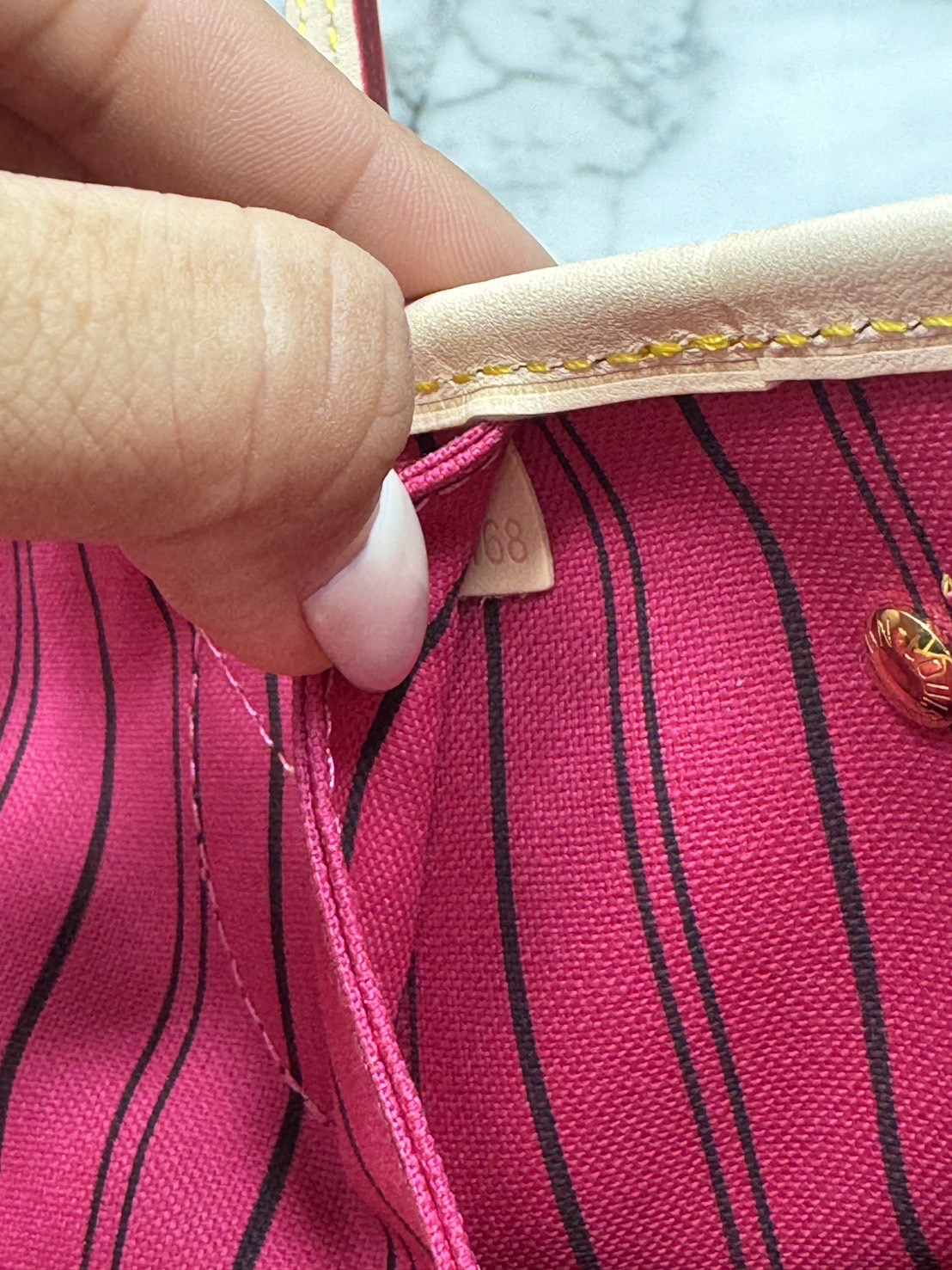 TOP ORI หนังแท้ | LV Neverfull PM bag Monogram Canvas กระเป๋าสะพายทรงโท้ท PM ดีไซน์คลาสสิกเหนือกาลเวลาเข้ากับดีเทลที่สืบทอดมายาวนาน Monogram แคนวาสแต่งขอบหนัง ดีไซน์พื้นที่ด้านในกว้างทว่าดูเพรียวบาง