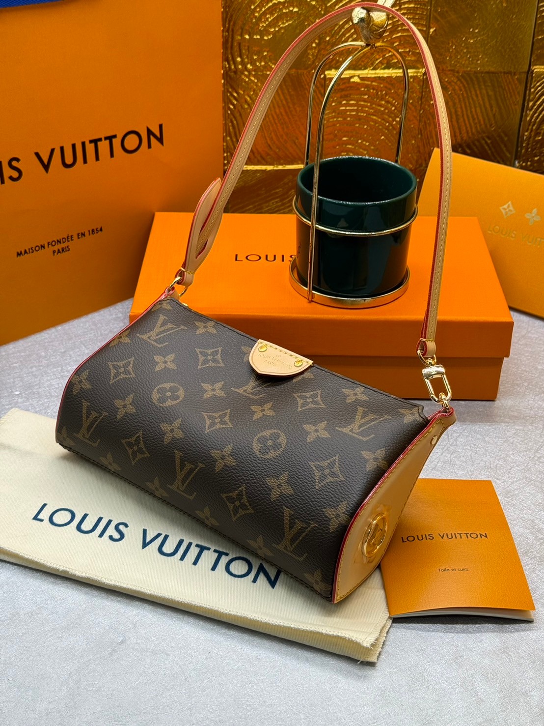 LV Pochette Tirette Monogram Bag กระเป๋าทรงพอช เกรดท็อปออริ 1:1 เกรดดีสุด สลับแท้ ใช้งานต่างประเทศได้