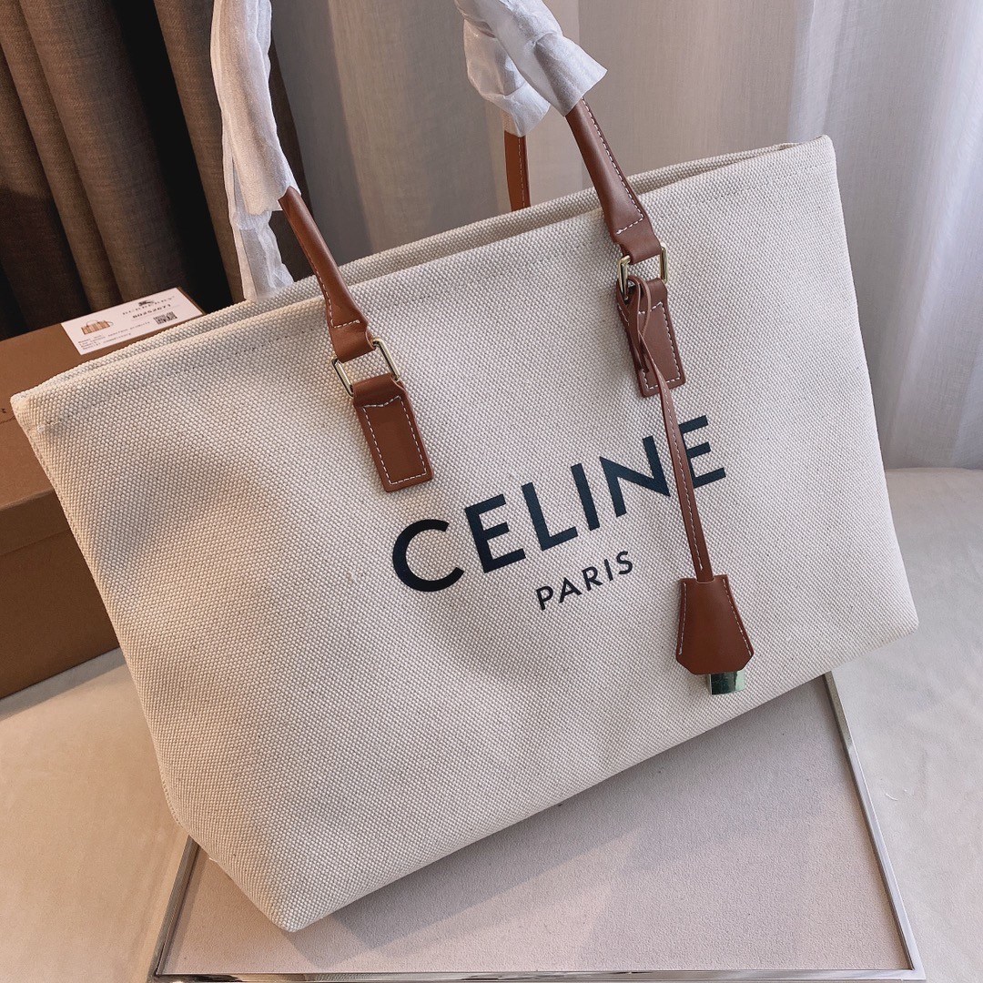 VIP CELINE CANVAS TOTE BAG พรีเมี่ยมกิ๊ฟ Limited Edition จาก CELINE PERFUME DUTY FREE COUNTER กระเป๋าทรง TOTE ใบขนาดใหญ่ ผ้าแคนวาสคาดหนังลูกวัวแท้ อะไหล่ทอง