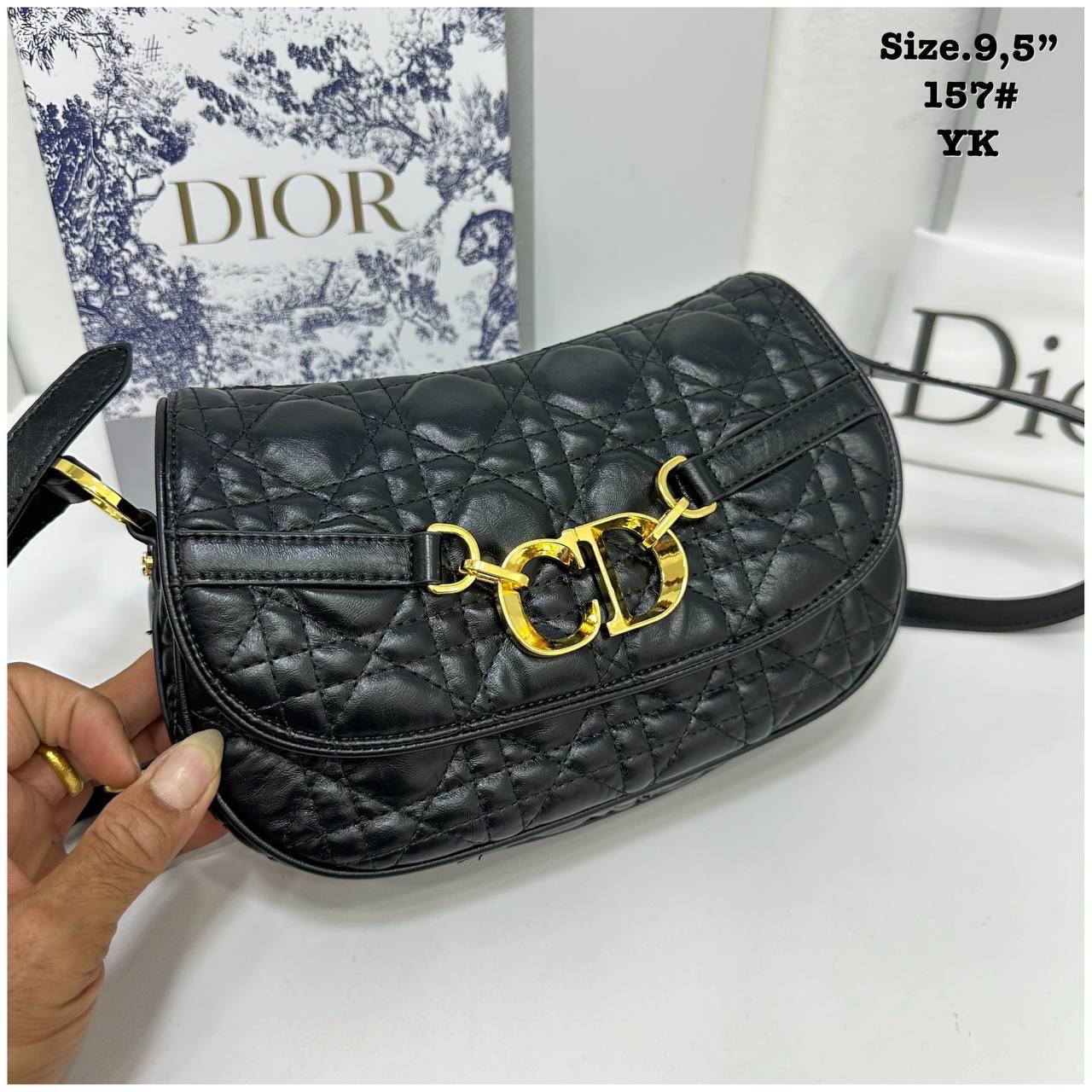 DIOR Small CD Besace Bag / Leather / Oblique Jacquard กระเป๋าสะพายดีไซส์ย้อนยุค โดดเด่นด้วยรูปลักษณ์ร่วมสมัย สง่างามเหนือกาลเวลา เกรดไฮเอน 1:1