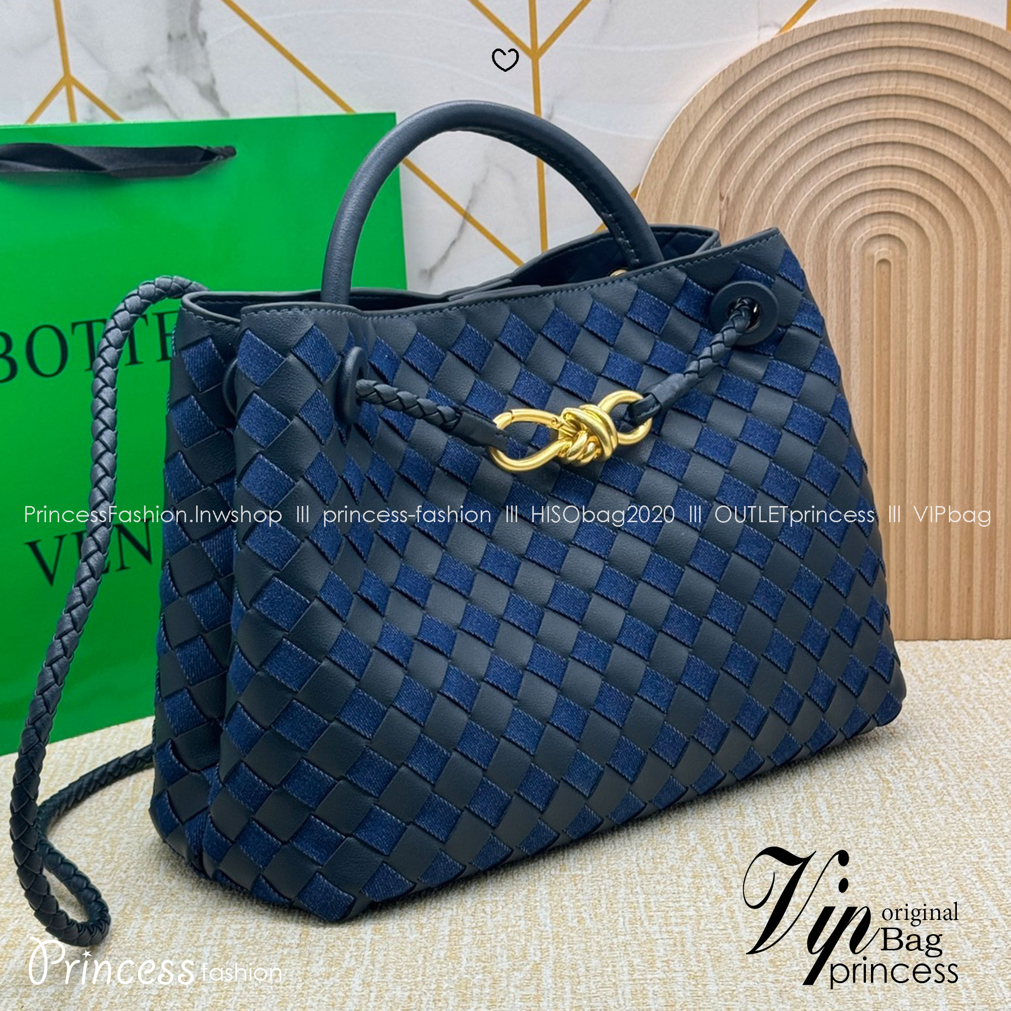 BOTTEGA Medium Andiamo Denim Shoulder Bag 30cm / BOTTEGA Tote Bag กระเป๋าสะพายดีไซส์สาน วัสดุเดนิมคอตตอนรุ่นใหม่ สวยงามเป็นเอกลักษณ์ เกรดออริ 1:1 ใช้งานต่างประเทศได้