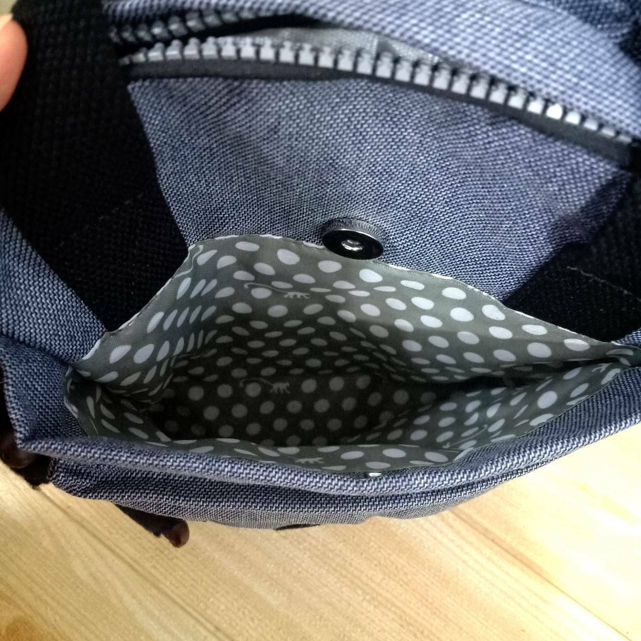 KIPLING 3 WAYS MINI BACKPACK 👍กระเป๋าสะพายรุ่นใหม่วัสดุ Nylon & Polyester 100% 👍หูหิ้วมีลายปั้มแบรนด์ 👍สายสะพายยาวเลื่อนปรับได้ถอดได้ 👍สามารถถือหรือสะพายได้ จะสะพายไหล่ สะพายเฉียง Crossbody หรือจะคล้องสายเป็นเป้สะพายหลัง Ba