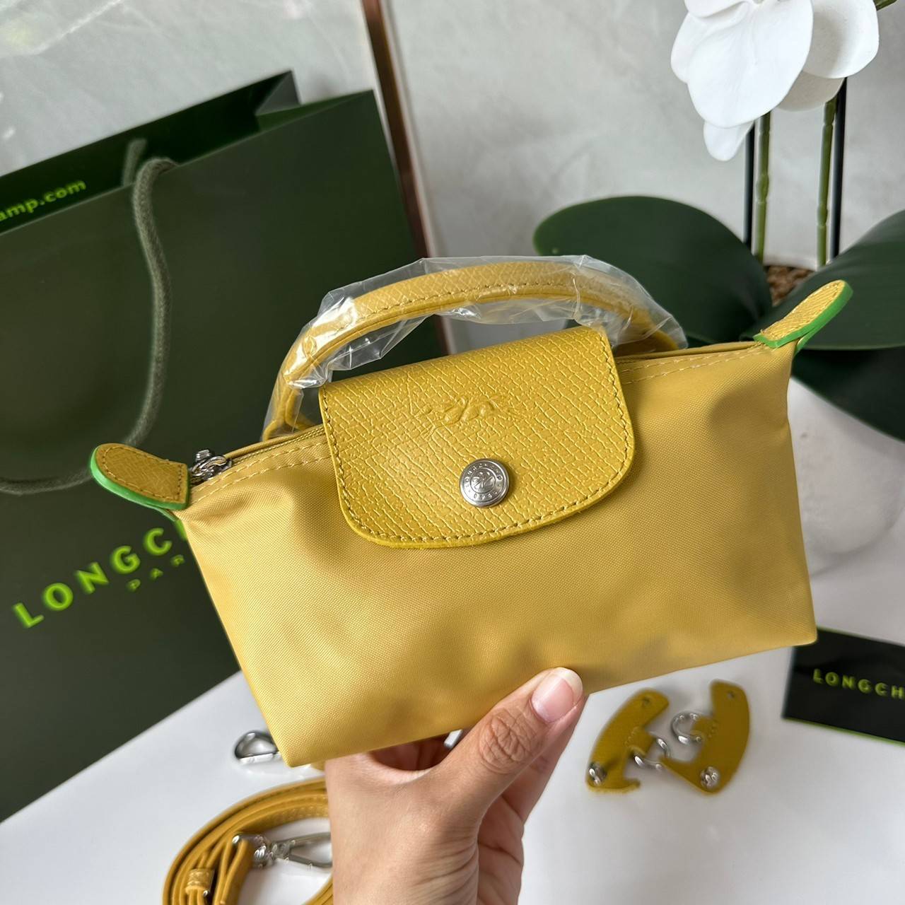LONGCHAMP LE PLIAGE ORIGINAL Pouch with handle กระเป๋าใบเล็กขนาดกระทัดเหมาะกับใส่ของจำเป็นจุกจิก