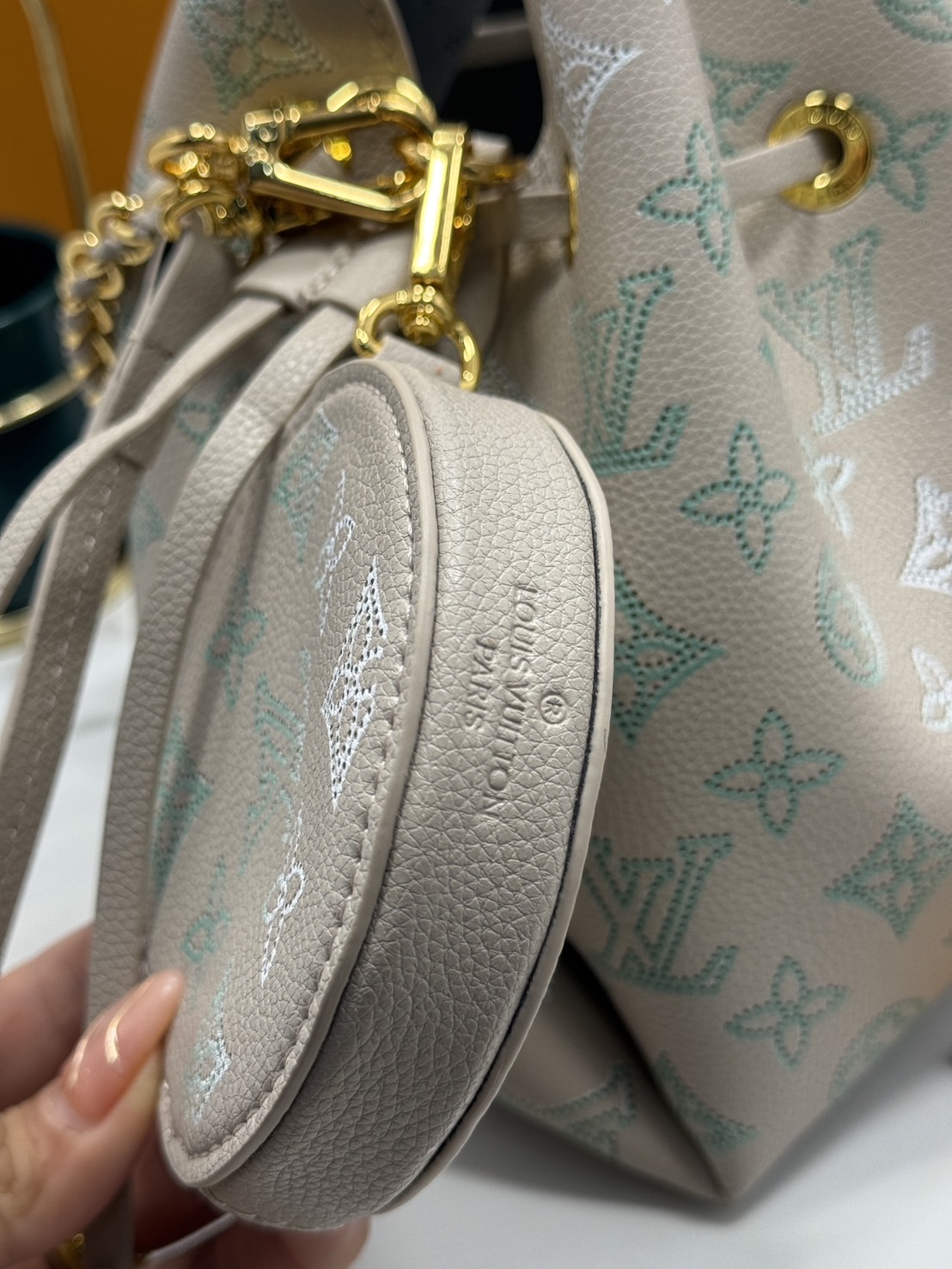 LV Bella Tote Flight Mode / LV Bucket Bag กระเป๋าทรงโท้ทดีไซน์พาเลตต์สีสุดชิค รุ่นใหม่สีสวยละมุนมาก ต้อนรับลมหนาว สวยงามลงตัวอย่างสง่างาม หรูหราที่สุด