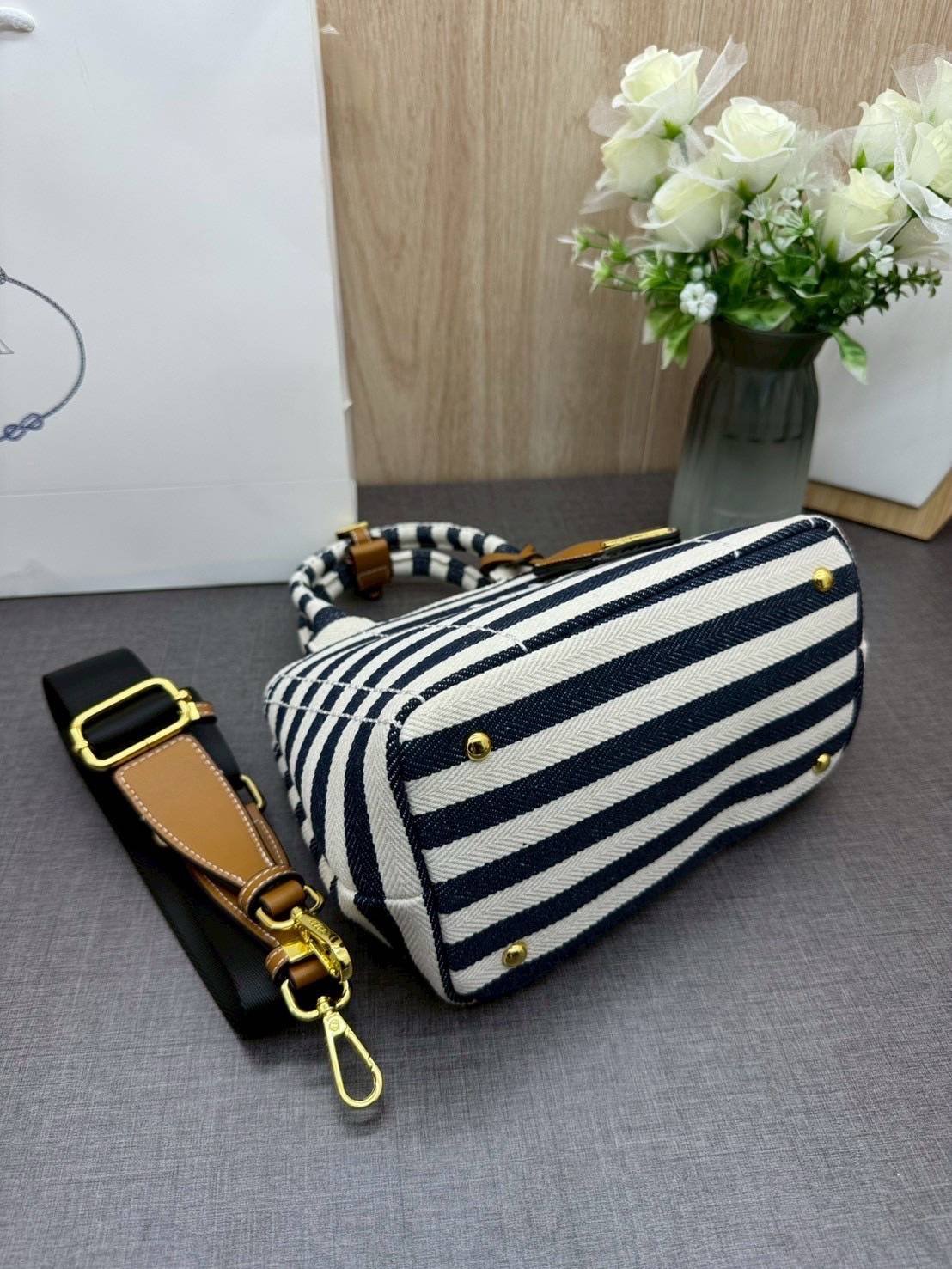 ORI หนังแท้ | Prada Jardinière linen blend mini-bag / Prada Tote Bag กระเป๋าทรงโท้ทใบเล็กน่ารัก ผ้าลินินผสม มาพร้อมดีไซน์ทันสมัย