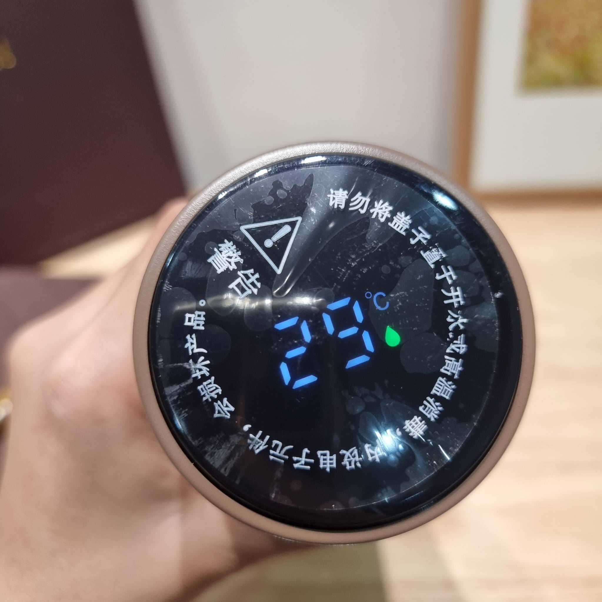 LV tumblr With digital temperature display SET Booknote / LV gift box สุดยอดไอเท็มใน box set ที่เหมาะแก่การเก็บสะสม หรือจะส่งให้เป็นของขวัญในช่วงปีใหม่ก็ดีงามที่สุด จัดมาให้ทั้งสมุดจดบันทึกเล่มลิมิเต็ด ที่ตัดขอบกระดาษด้วยสีทองหรู ปากกาเข้าเซ็ท และกระบอกน้