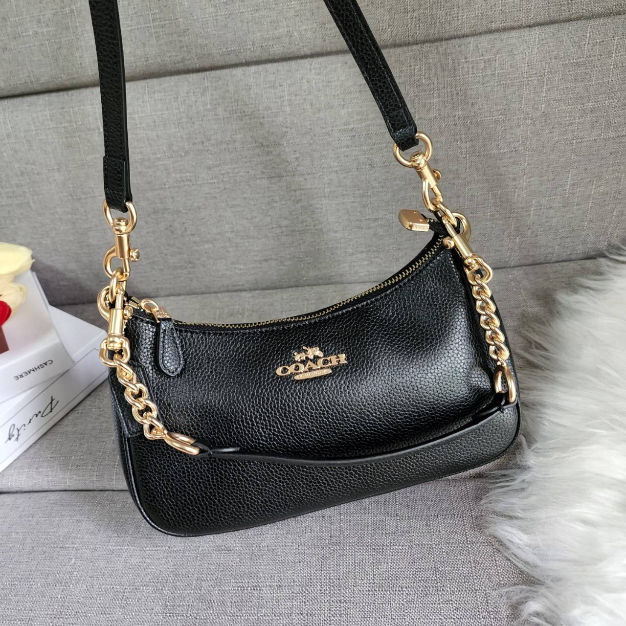 พร้อมส่งครบสี สวยทุกสีเลยค่า😘 ((CA173//CA209//CA548)) COACH TERI SHOULDER BAG 🔹กระเป๋าทรงพอช ในรูปแบบหนังแท้ หนังนิ่มสวยมากค่ะ