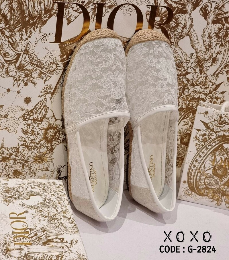 Valentino คัชชู ลูกไม้ ใส่สบาย ไม่อัพ หน้ากว้าง แมทส์ชุดง่าย น้ำหนักเบา ขอบรอบแต่งเชือกปอฟาง สวยเก๋