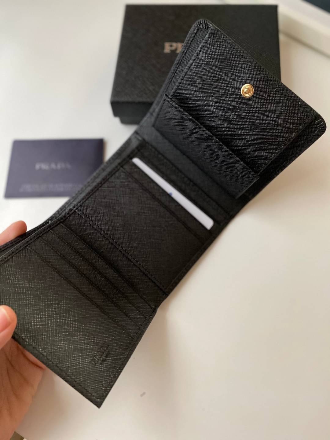 VIP หนังแท้ 】3พับ PRADA Saffiano Metal Tri-Fold Wallet Orchidea