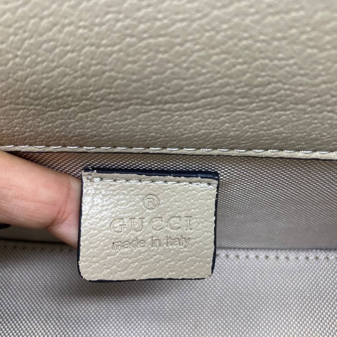 GUCCI HORSEBIT 1955 MINI BAG กระเป๋าสะพาย กระเป๋าใส่โทรศัพท์ ดีไซต์สัญลักษณ์วงแหวนตามแบบฉบับ GG มาพร้อมกล่องแบรนด์และสายสะพายยาวที่สามารถปรับระดับได้ พร้อมส่งให้สะพาย สวยๆ กันแล้ววันนี้ ใบนี้ must have..ค่ะ.!!