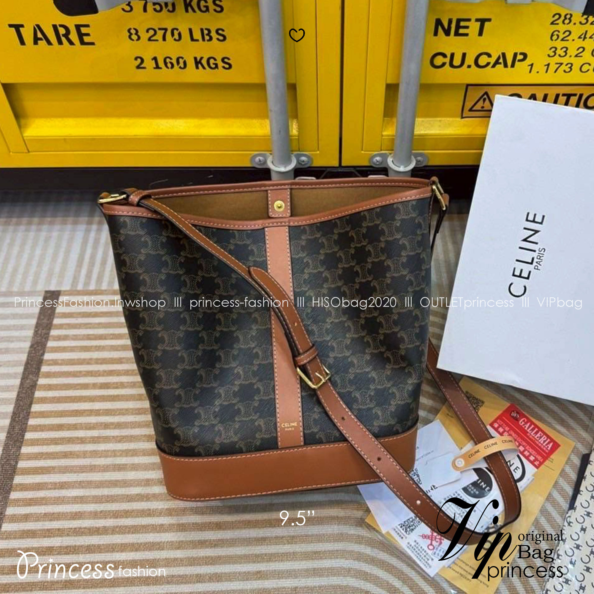 Celine bucket bag in Triomphe canvas and leather / Celine Tote Bag 6" 8" 9.5" กระเป๋าสะพายทรงบัคเก็ต โท้ทรุ่นแรกของแบรนด์ที่ได้รับความนิยมมากที่สุด ควรมีติดตู้ไว้เลย ดีไซน์สวยคลาสสิคไม่มีเอาท์