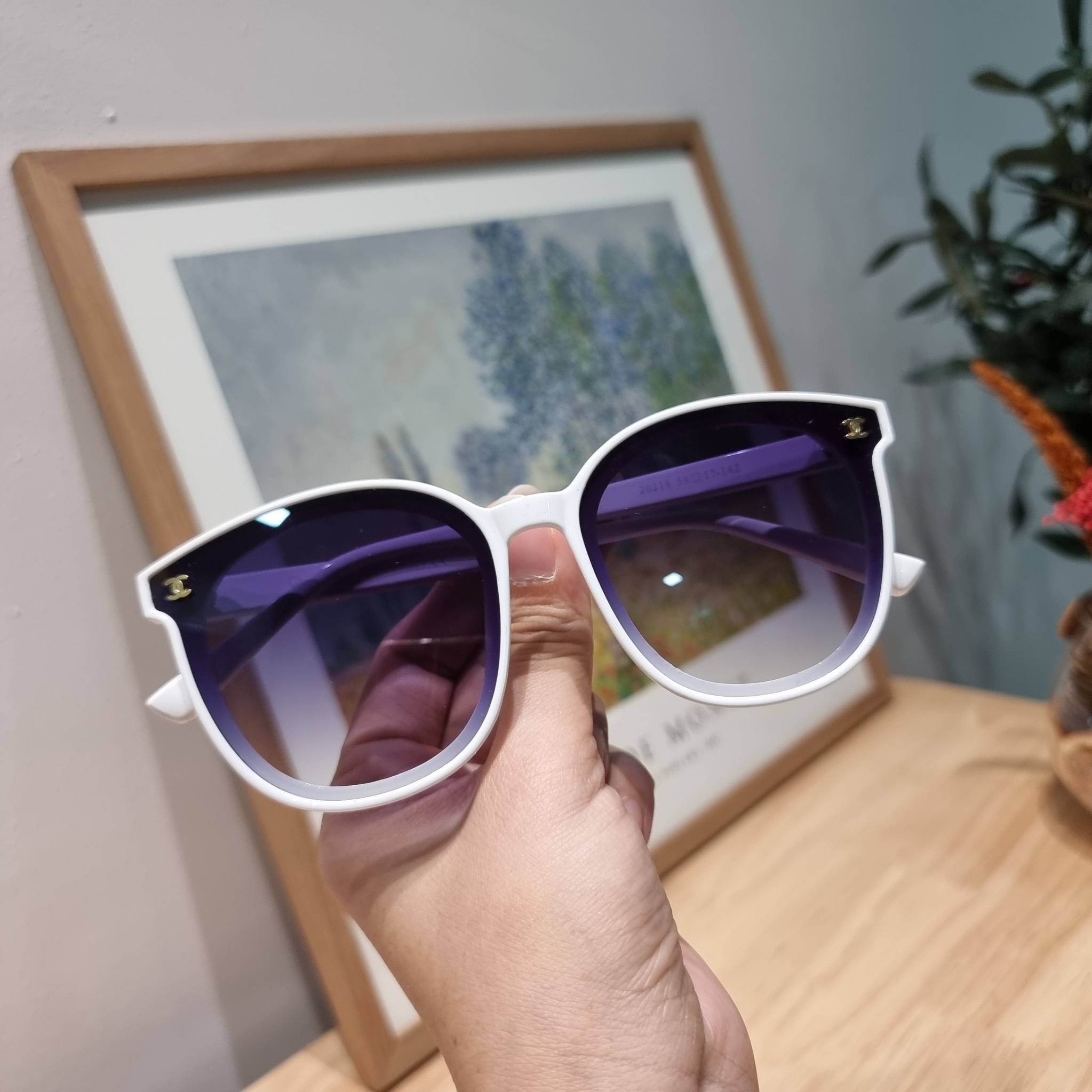 Chanel eye-glasses UV protection gift Box set สุดคุ้ม มาพร้อมอุปกรณ์ครบเซ็ท ดีไซน์ชิคมากแม่!! รับรองไม่ซ้ำใคร ใส่เสริมโหงวเฮ้ง ดูผู้ดี มีพกติดตัวไว้ไม่ตกเทรนด์ ใช้ได้ทุกโอกาส ทุกสถานการณ์ ใส่ที่บ้านถนอมสายตา