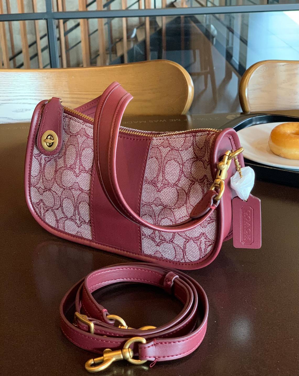 COACH SWINGER BAG IN SIGNATURE JACQUARD ((C0721))