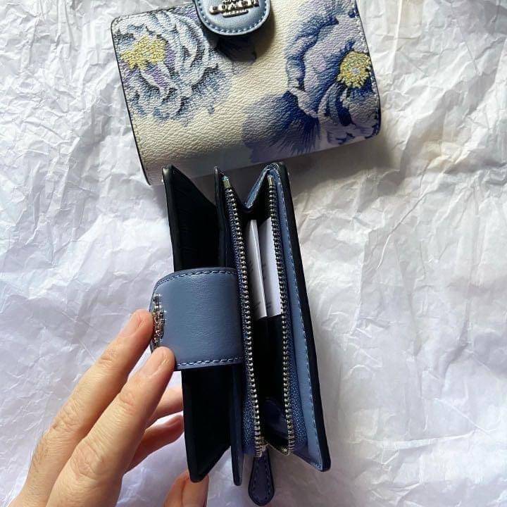 COACH MEDIUM CORNER ZIP WALLET IN SIGNATURE CANVAS WITH KAFFE FASSETT PRINT (COACH C3453)