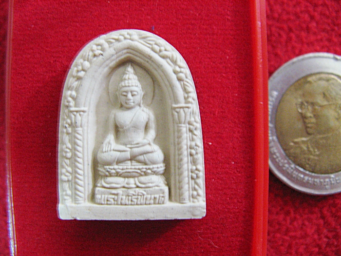 พระไพรีพินาศซุ้มโค้งแบบเล็กเนื้อผง วัดบวรนิเวศวิหาร พ.ศ.๒๕๕๕ พร้อมกล่องเดิมค่ะ