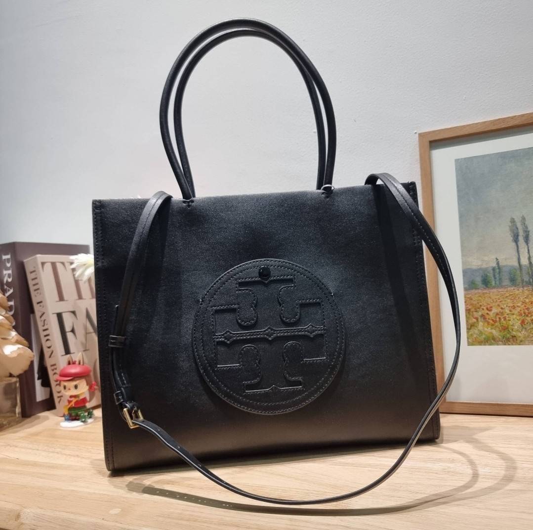TORY BURCH ECO ELLA TOTE BAG / TORY TOTE BAG พร้อมส่ง 3 สี กระเป๋าสะพายทรงโท้ท ขนาดกำลังสวย จุของได้เต็มที่ รูปทรงคลาสสิคชวนใช้ โดดเด่นด้วย patch โลโก้ คอลเลคชั่นน้องใหม่ ส่งมาให้สาวๆได้ใจฟูอีกหนึ่งไอเท็ม