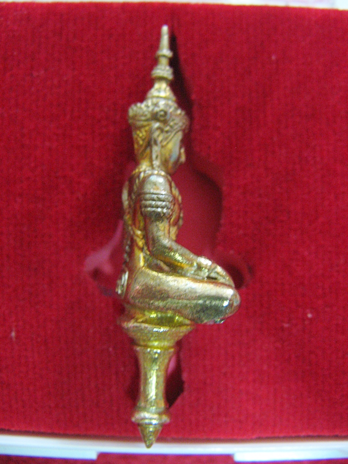 สินค้าหมดค่ะ พระยอดธงทรงเครื่องตากสินมหาราช รุ่นรวยเงินล้าน (ปลุกเสกโดย พ่อท่านเขียว หลวงพ่อคูณ หลวงพ่อรวย) วัดนาคกลางวรวิหาร พร้อมกล่องเดิมค่ะ