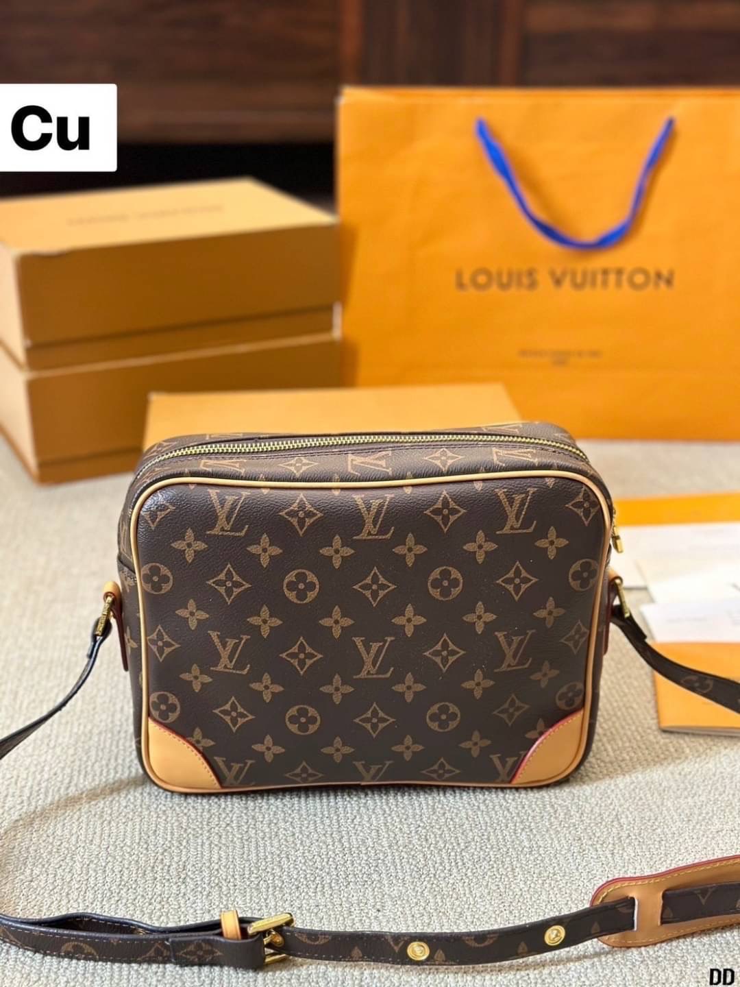 LV Nile Crossbody Monogram Canvas Bag กระเป๋าทรงแมสเซ็นเจอร์วินเทจใบใหญ่ unisex bag ใช้ได้ทั้งชายหญิง จุของได้เยอะ พิมพ์ลายโมโนแกรมคมชัดสวยงาม