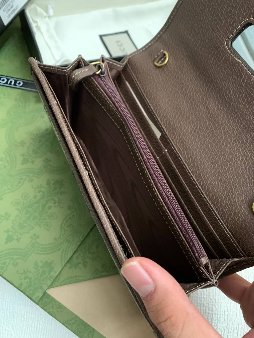 พรีเมี่ยมกิ๊ฟแท้ 100% 】GUCCI PRINT GG Unisex Wallet Crossbody With Chain กระเป๋าสตางค์ใบยาวคล้องไหล่หนังแท้ [Box set]