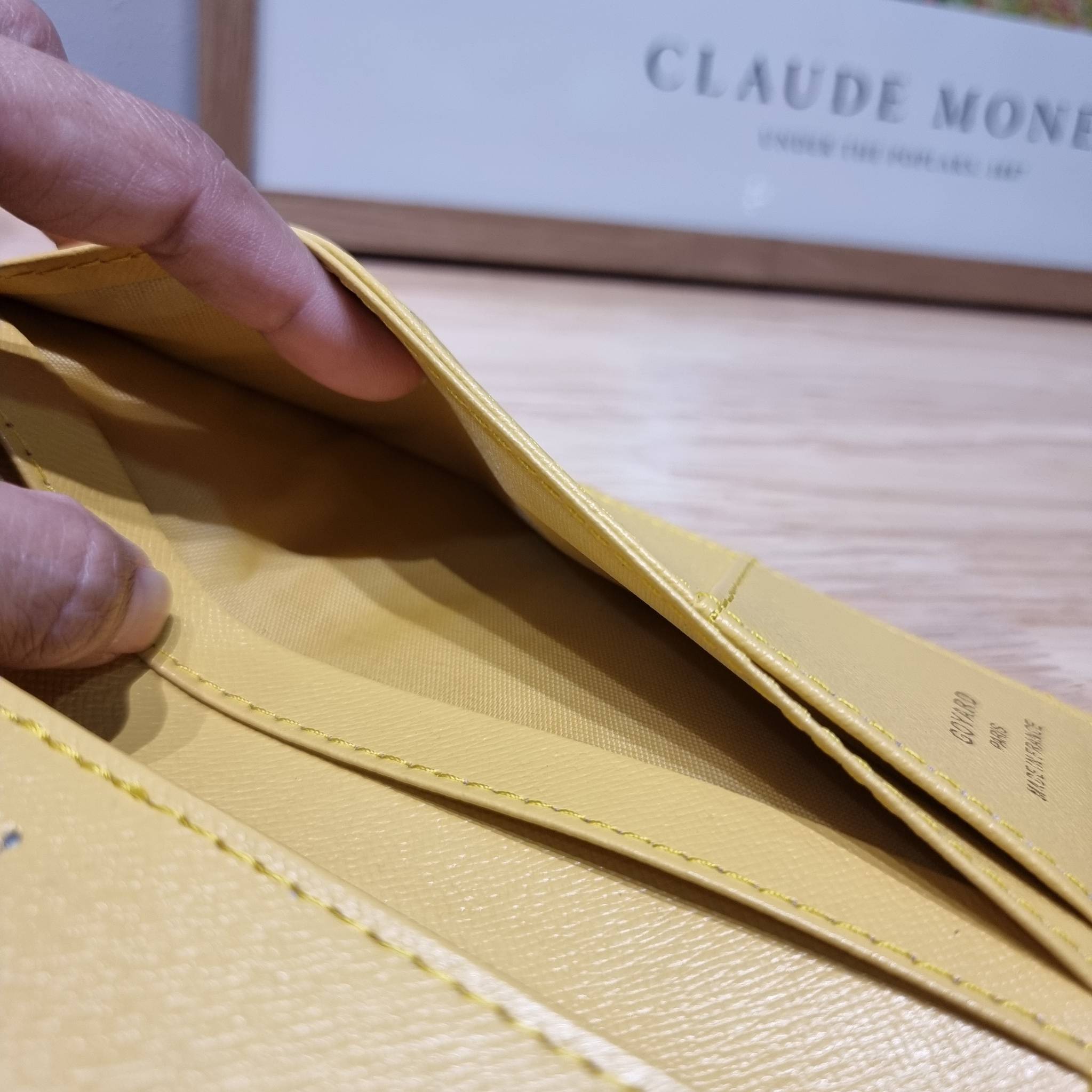 Goyard Bi Fold Long Wallet / GOYARD FLAP WALLET / Goyard Long Wallet กระเป๋าสตางค์ใบยาว รุ่น unisex ที่ใช้ได้ทั้งหนุ่มๆและสาวๆ ไอเท็มนี้ตอบโจทย์สำหรับคนที่ชอบเก็บบัตรเยอะๆ