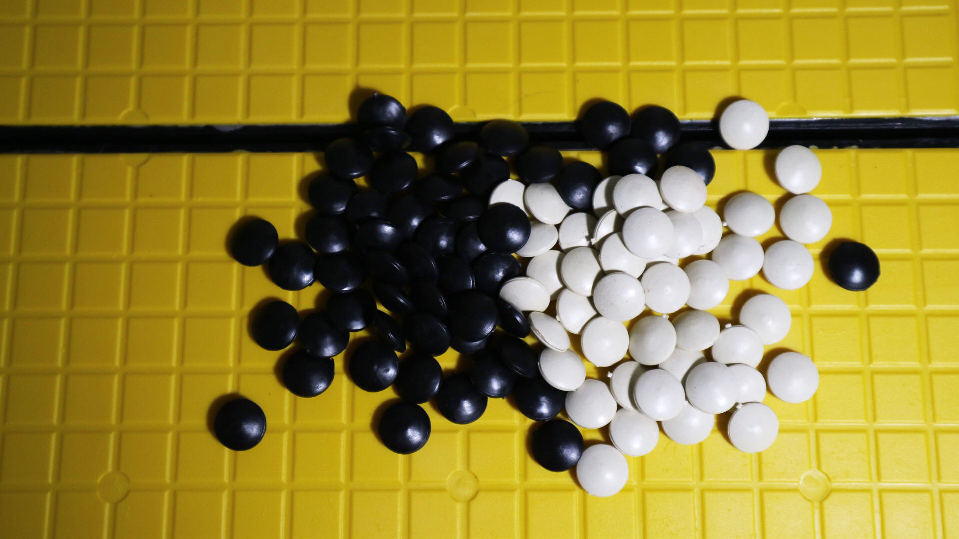 ชุดกระดานหมากล้อมพร้อมเม็ดพลาสติกสำหรับเด็กหัดเล่น