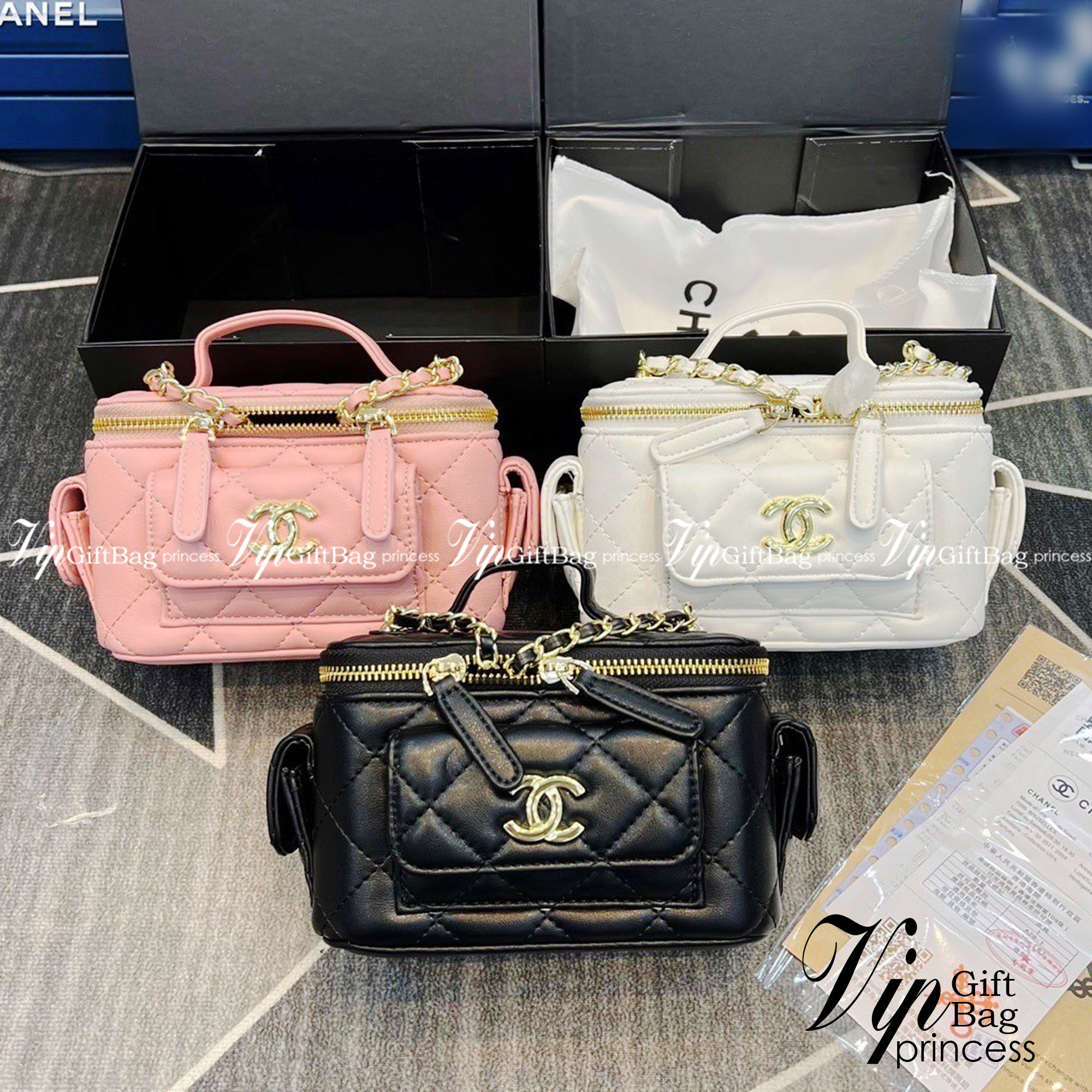CHANEL vanity with chain top handle Lambskin & Gold-Tone Metal กระเป๋าทรงกล่องน่ารัก คิ้วๆ vanity งานจริงสวยมากๆ มาพร้อมอุปกรณ์ครบชุด พร้อมส่งที่ไทย ภาพถ่ายจากงานขายจริง ใช้งานต่างประเทศได้