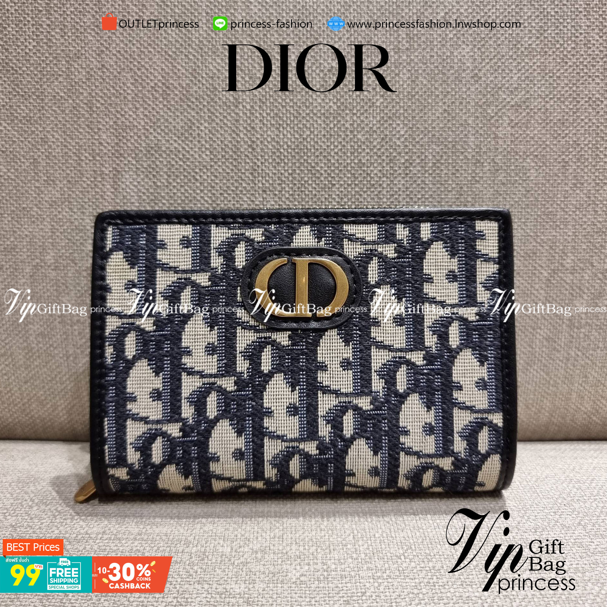 VIP 】CD MULTI WALLET WITH GWP กระเป๋าสตางค์ขนาดเหมาะมือ พรีเมี่ยมกิ๊ฟจากเคาน์เตอร์ ดีไซน์แปลกใหม่ ไม่ซ้ำใคร สลับเปิดได้ 2 ฝั่ง ตรงกลางเป็นช่องซิป วัสดุผ้าแคนวาสปักลาย สลับหนังแท้ภายใน ภายในมีช่องใส่บัตร ใส่ธนบัตรได้ สะดวกใช้มากๆ มาพร้อม box set ในราคาที่ถ