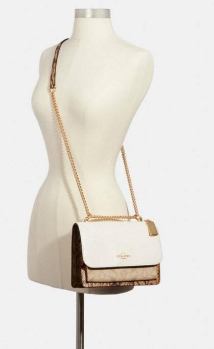 พร้อมส่งถึง8สี ห้ามพลาดค่ะ! COACH KLARE CROSSBODY BAG ((91019//91174//90400//1424//90635)) พร้อมส่งที่ไทย กระเป๋าสะพายครอสบอดี้ร์หรือสามารถทบเป็นสายคู่คล้องไหล่ได้ด้วยค่ะ หนังแท้ แต่ละสีทำลายหนังได้สวยงามแตกต่างกันออกไปนะคะ ✔️ห้อยด้วยป้ายแบรนด์แบบโ