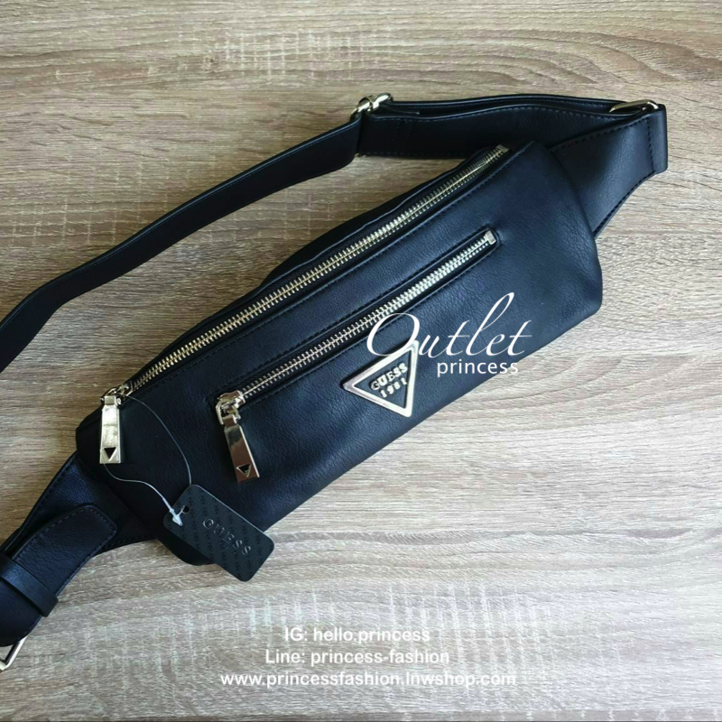 GUESS URBAN SPORT SAVOY BLACK BELT BAG กระเป๋าหนังเรียบสวยคาดเอว/อก ทรงสปอร์ตสีดำ ด้านหน้าและด้านในติดโลโก้แบรนด์สีทอง เปิดปิดด้วยซิป มี 1 ช่องซิปหน้า ภายในกระเป๋าโล่งกว้าง มีอีกหนึ่งช่องซิปเล็ก สามารถใส่มือถือได้ทุกรุ่น จุของได้เยอะ รับรองถูกใจสาวๆแน่นอน
