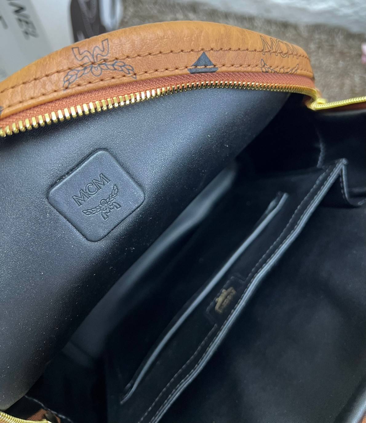 M.C.M Stark Side Studs Backpack in Visetos กระเป๋าเป้คลาสสิก รุ่นที่สามารถใช้งานได้ตลอดทั้งวันและได้ทั้งชาย/หญิง 🧡เกรดท็อปออริ เทียบแท้ 1:1 เกรดดีสุด ใช้งานต่างประเทศได้