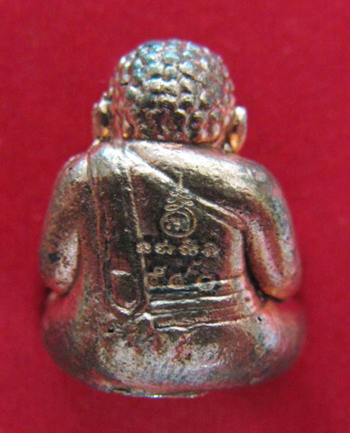 พระสังกัจจายน์อุดมโชค เนื้อทองแดงพิมพ์กลาง อุดกริ่ง รุ่นรวยมหาเศรษฐี วัดนาคกลางวรวิหาร พร้อมกล่องเดิมค่ะ