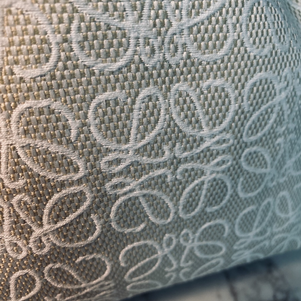 LOEWE Cubi Small Logo Canvas Top Handle Bag กระเป๋าทรงสวยดีไซน์ยอดฮิตประจำปีเลย! ปักโลโก้แบรนด์บนผ้าทั้งใบเป็นเอกลักษณ์ หูจับปรับได้ สวยหรูวินเทจ