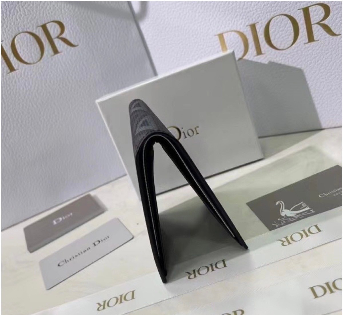 DIOR Wallet CD Diamond Canvas กระเป๋าสตางค์ใบสั้น พร้อมส่งที่ไทย ภาพสินค้าถ่ายจากงานขายจริง ใช้งานต่างประเทศได้