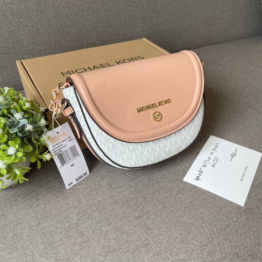 MICHEAL KORS กระเป๋าแบรนด์ดังจาก michael kors กระเป๋าทรงยูสุดชิค งานดี หนังสวยมากก เปิดปิดด้วยกระดุมแม่เหล็ก สายสะพายปรับระดับได้ มาพร้อมกล่อง+การ์ด เลอค่ามากแม่!