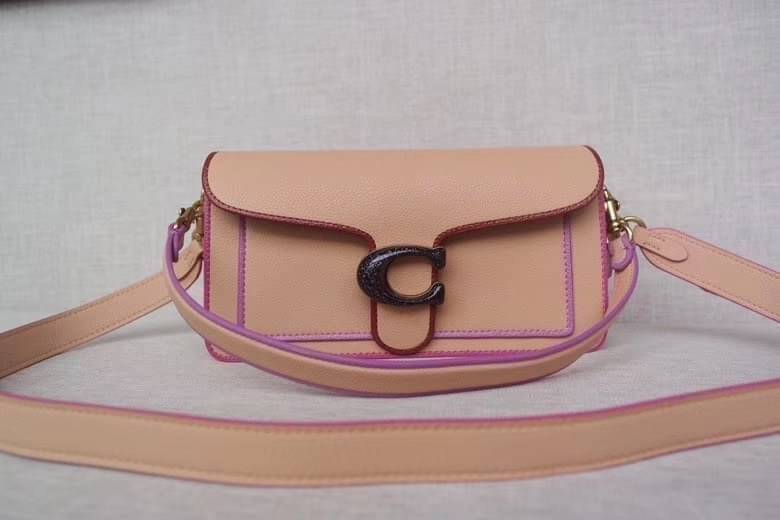 OUTTLET 】Coach Tabby Shoulder Bag 26 กระเป๋าหิ้วได้//คล้องไหล่ได้//สะพายข้างได้ ใบเดียวสุดคุ้มค่ะ! เปิดปิดกระเป๋าแบบกระดุมแม่เหล็ก มีอะไหล่Cตัวใหญด้านหน้าบ่งบอกถึงความหรูทีเดียวค่ะ ใส่กระเป๋าเงินใบยาวได้ มีช่องซิปกลาง;ช่องเล็กใส่ของจุกจิก;ช่องด้านหน้าหนึ่