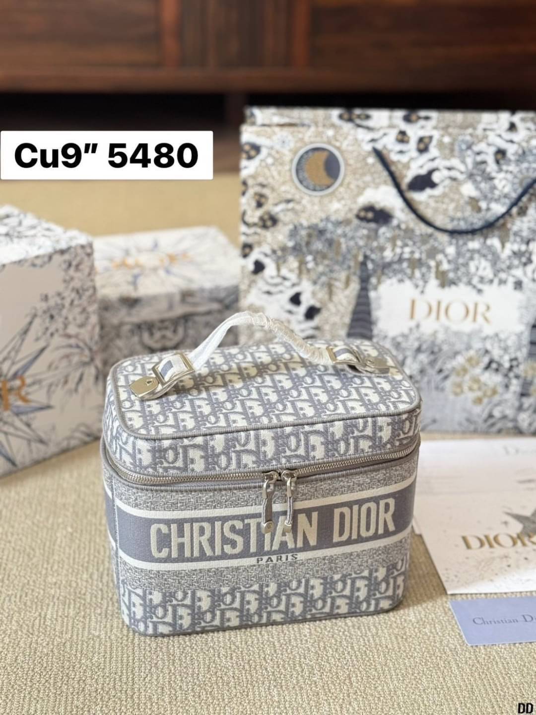 DIOR Travel Vanity Case กระเป๋าใส่เครื่องสำอางค์ไซส์ยอดนิยม ทรงกล่องสวยสามารถใช้เป็น everyday bag ได้ทุกวัน