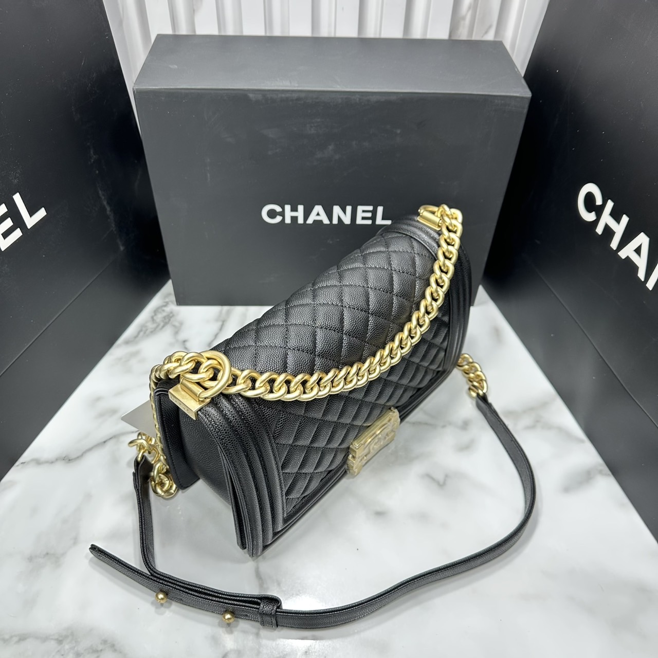 ORI หนังแท้ | CHANEL Boy 25cm shoulder bag กระเป๋าสะพายรุ่นยอดนิยม หรูหราระดับตำนาน สวยงามเหนือกาลเวลา