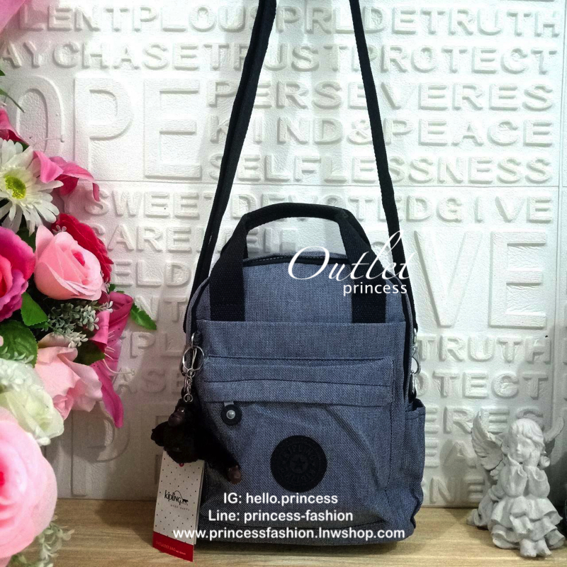 KIPLING 3 WAYS MINI BACKPACK 👍กระเป๋าสะพายรุ่นใหม่วัสดุ Nylon & Polyester 100% 👍หูหิ้วมีลายปั้มแบรนด์ 👍สายสะพายยาวเลื่อนปรับได้ถอดได้ 👍สามารถถือหรือสะพายได้ จะสะพายไหล่ สะพายเฉียง Crossbody หรือจะคล้องสายเป็นเป้สะพายหลัง Ba