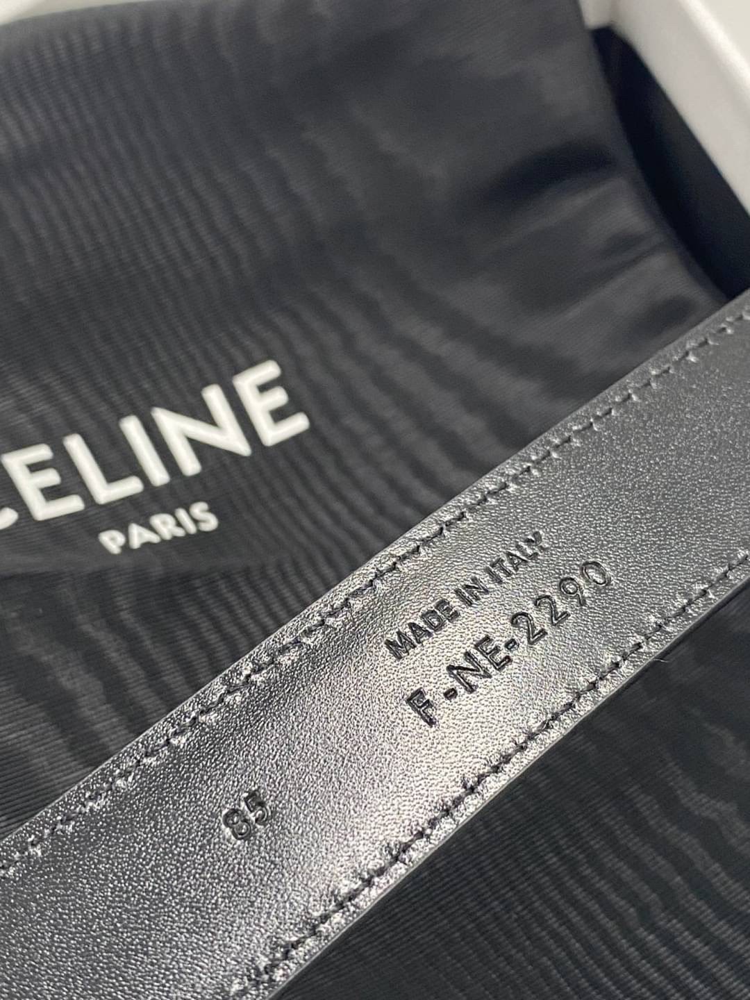 CELINE BELT 2.5cm เข็มขัดที่ควรมีที่สุดในยุคสมัยนี้ค่า เข็มขัดซีลีนหนังแท้สวย เกรดท็อปออริ เกรดดีสุด 1:1 สลับแท้ ใช้งานต่างประเทศสบายใจเลยค่า ตามตะลิสไปเลยย รับรองปังๆๆ