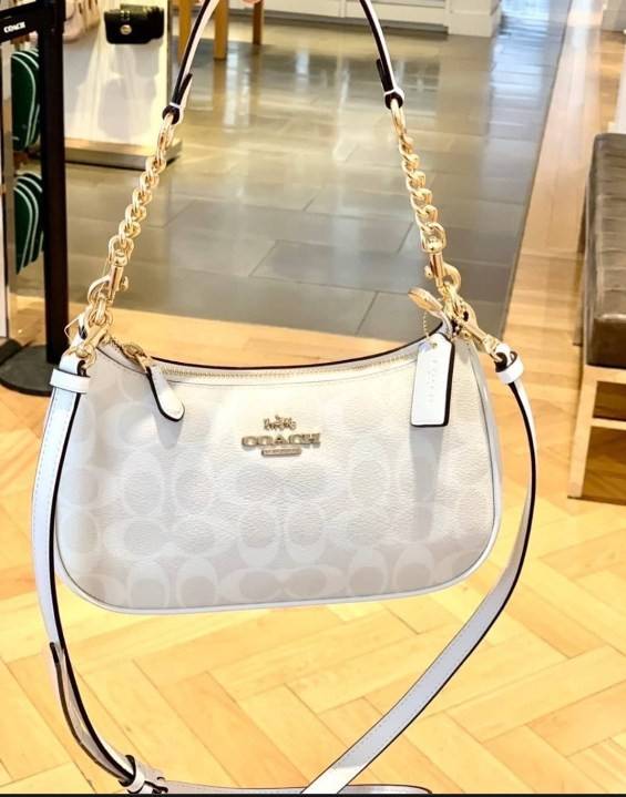 พร้อมส่งครบสี สวยทุกสีเลยค่า😘 ((CA173//CA209//CA548)) COACH TERI SHOULDER BAG 🔹กระเป๋าทรงพอช ในรูปแบบหนังแท้ หนังนิ่มสวยมากค่ะ