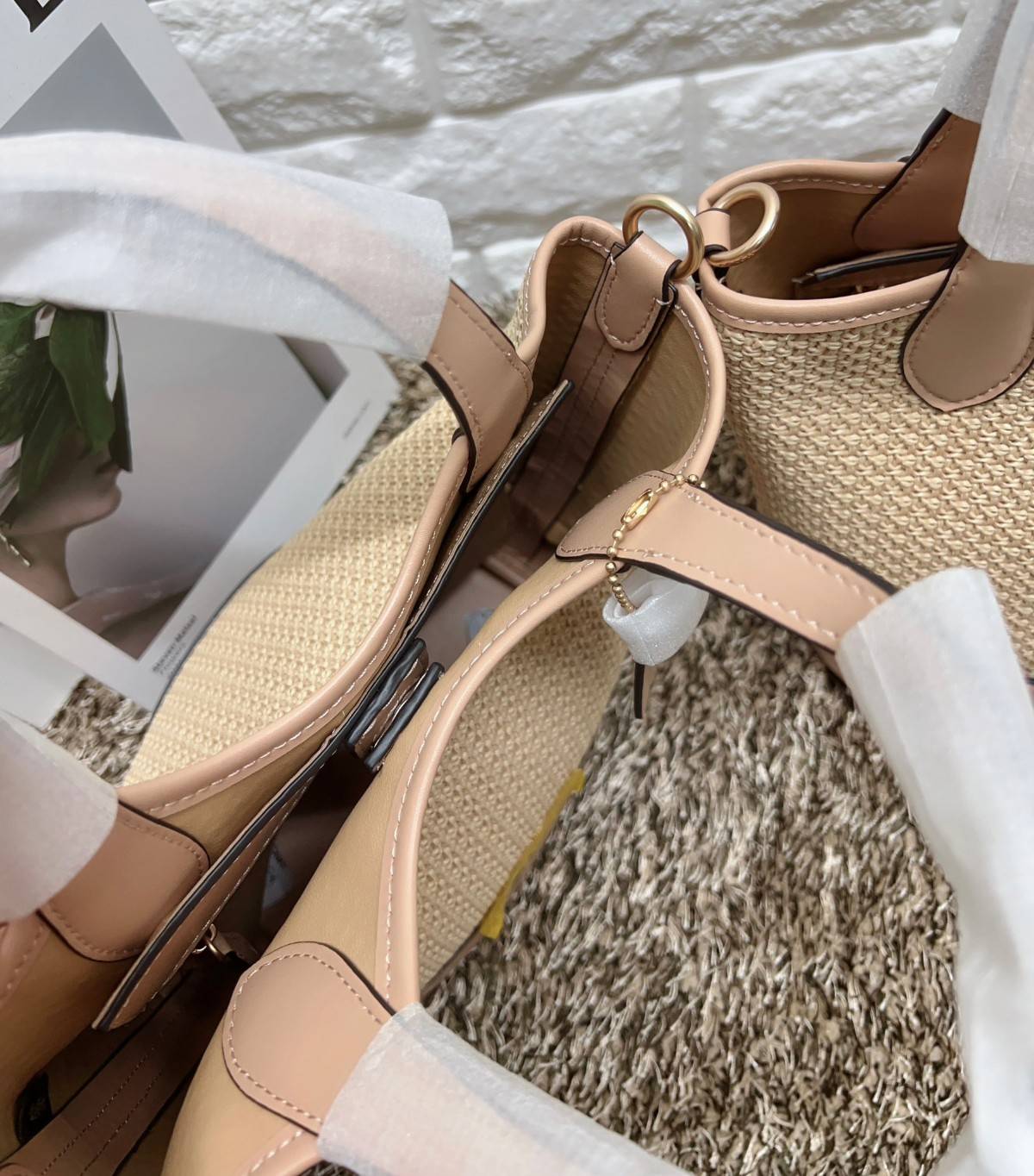 Coach Hanna Bucket Bag In Straw And Smooth Leather 7" กระเป๋าทรงถังงานทอน้ำหนักเบา จุของได้เยอะ เกรดท็อปออริ เกรดดีสุด สลับแท้ 1:1 ใช้ต่างประเทศได้