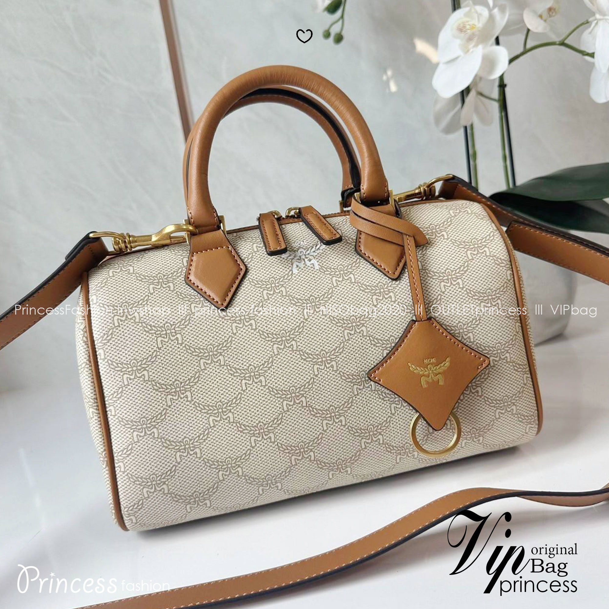 Small M.C.M Ella Boston bag in Lauretos pattern กระเป๋าทรงหมอนยอดฮิต คอลเลคชั่นใหม่ ไม่มีเอ้าท์ เกรดท็อปออริ 1:1 สลับแท้ ใช้งานต่างประเทศได้