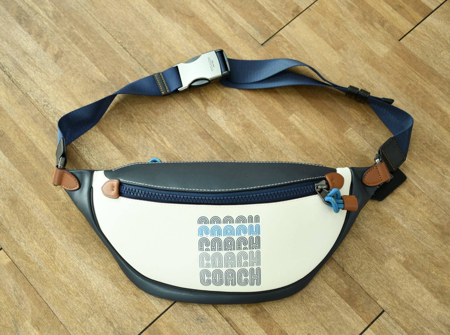 Coach F84711 Warren Mini Belt Bag In Signature Canvas กระเป๋าคาดอก คาดเอว ขนาดกำลังดี ใช้งานง่าย ใช้ได้ทั้งหญิงและชาย